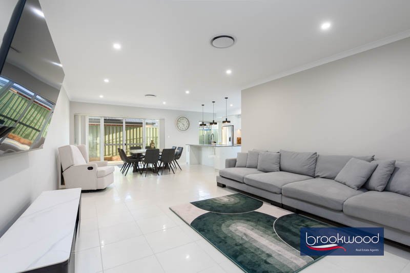 15 Emerald Street, photo 2