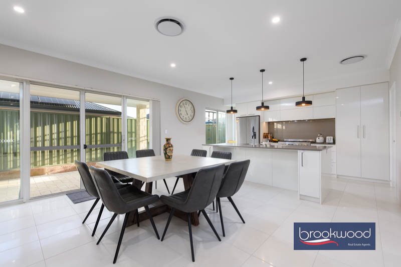 15 Emerald Street, photo 4