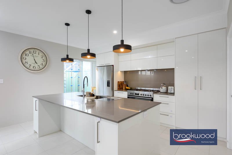 15 Emerald Street, photo 5