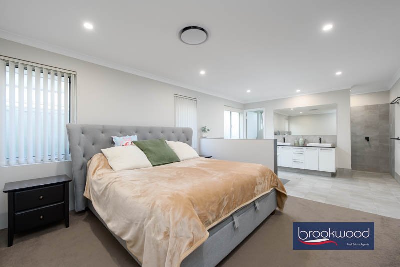 15 Emerald Street, photo 12