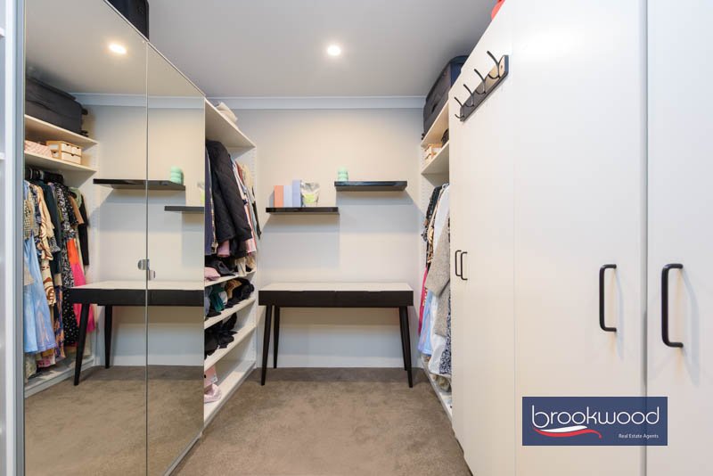 15 Emerald Street, photo 16