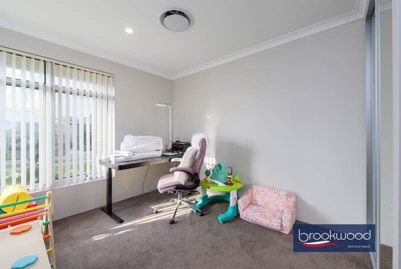 15 Emerald Street, photo 20