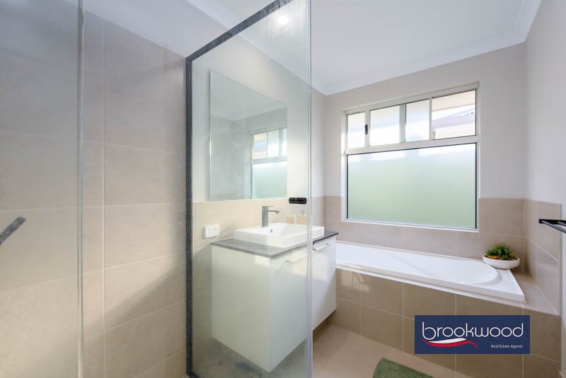 15 Emerald Street, photo 22