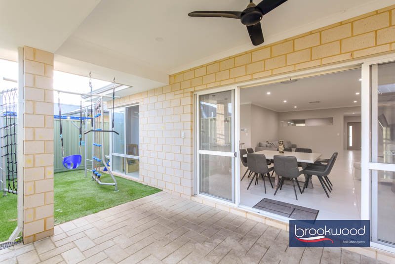 15 Emerald Street, photo 24