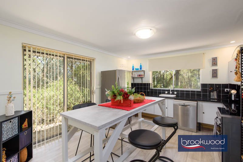 61 Hartung Street, photo 2