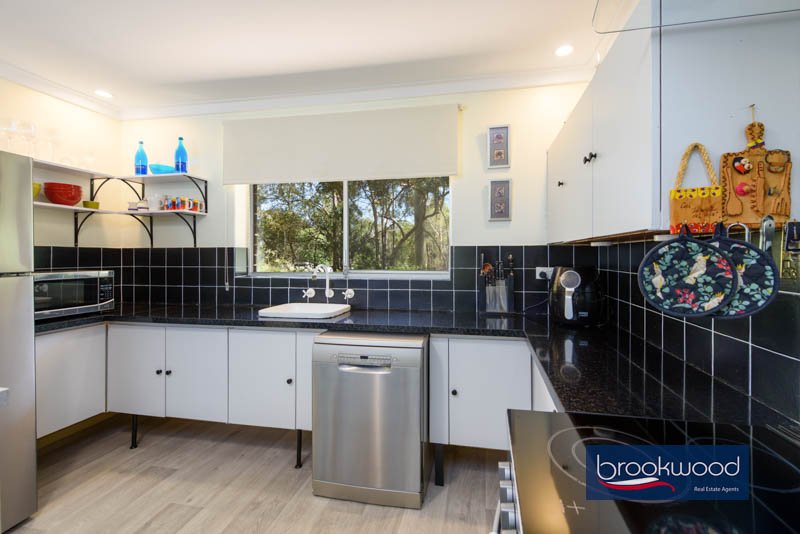 61 Hartung Street, photo 3